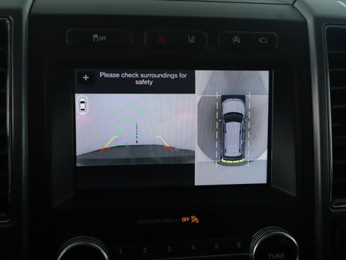 Used 2019 Ford Expedition Platinum image 2