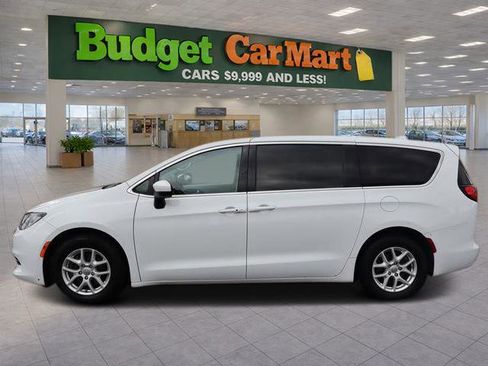 Used 2017 Chrysler Pacifica LX image 4