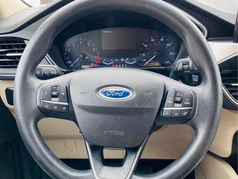 Used 2020 Ford Escape SE image 16