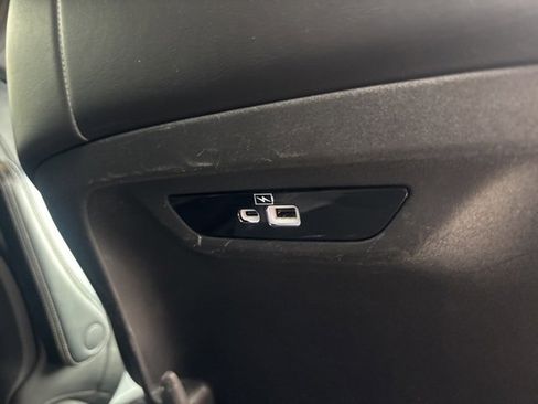 Used 2024 Chrysler Pacifica Select image 15