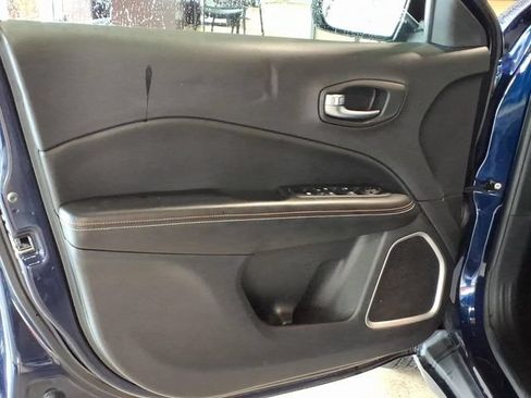 Used 2018 Jeep Compass Latitude w/ Popular Equipment Group AWD/4WD image 11