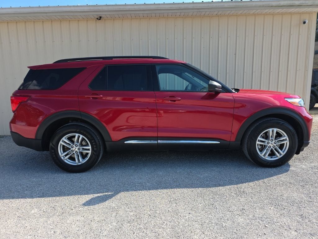 Used 2020 Ford Explorer XLT w/ Equipment Group 202A AWD/4WD image 3