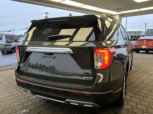 Used 2023 Ford Explorer XLT w/ Equipment Group 202A image 5