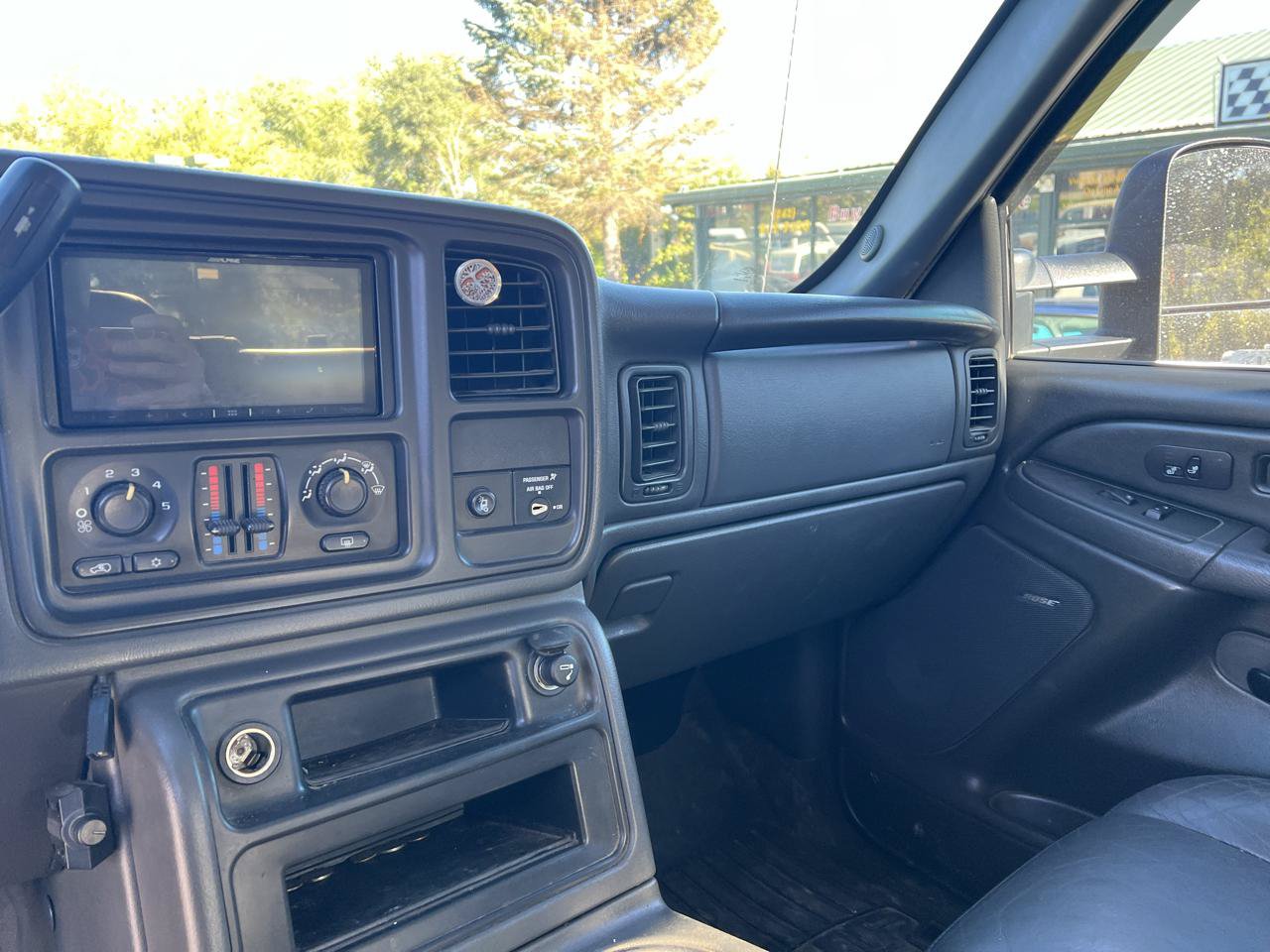Used 2007 GMC Sierra 2500 SLT w/ Onstar Plus Package AWD/4WD image 11