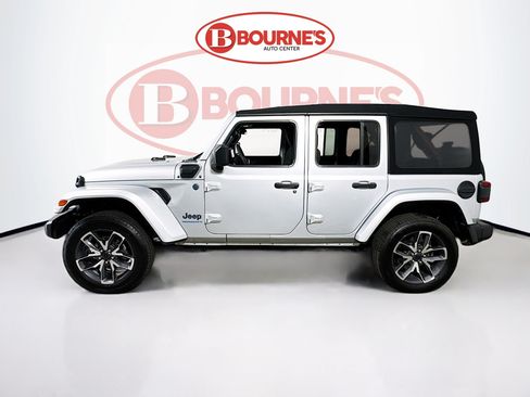 Used 2024 Jeep Wrangler Unlimited w/ Convenience Group AWD/4WD image 7