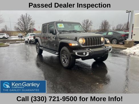 Used 2025 Jeep Gladiator Sport image 5
