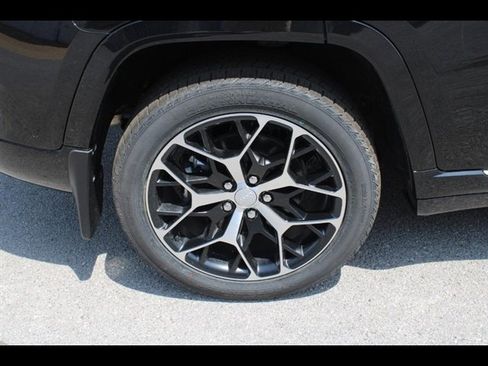 Used 2022 Jeep Grand Cherokee Summit image 9