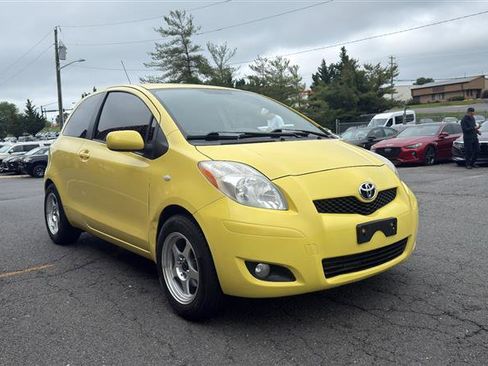 Used 2010 Toyota Yaris 2-Door Hatchback FWD image 2