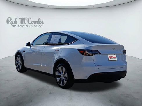 Used 2024 Tesla Model Y Long Range image 3