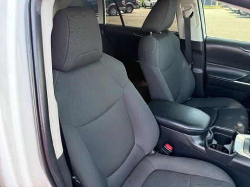 Used 2021 Toyota RAV4 LE FWD image 20
