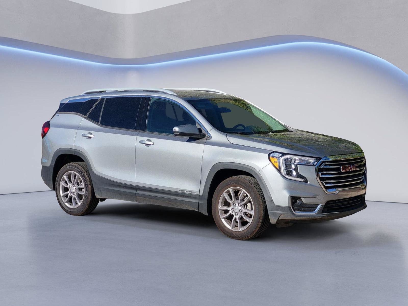 Used 2024 GMC Terrain SLT AWD/4WD image 3
