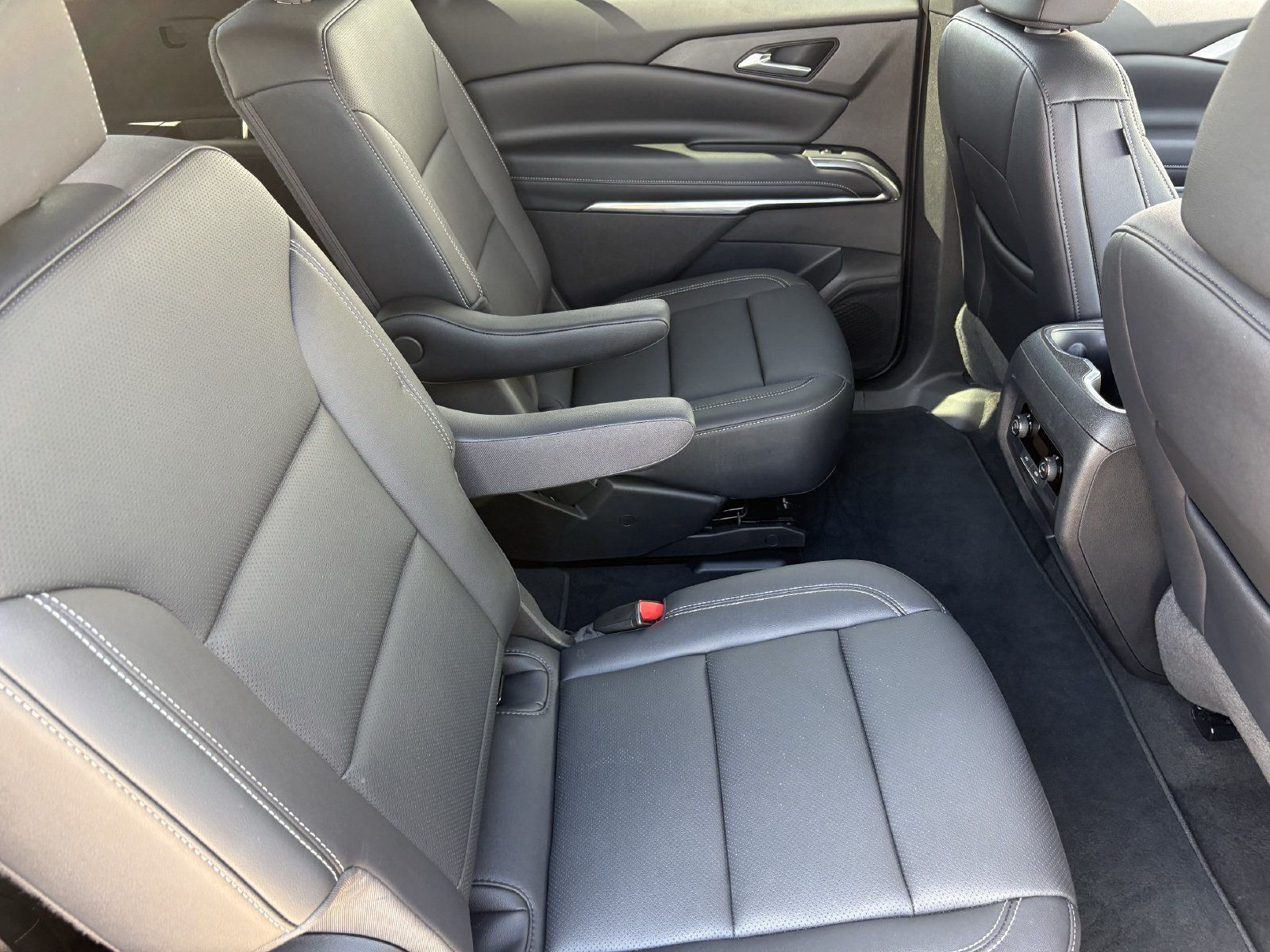 Used 2026 Chevrolet Traverse LT AWD/4WD image 16