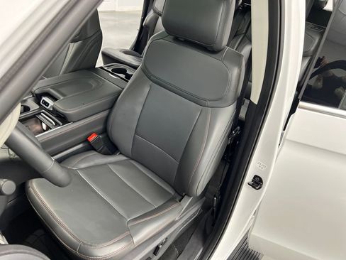 Used 2025 Ford Expedition Active image 8