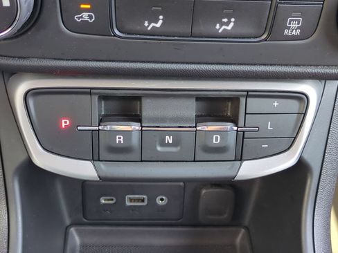Used 2024 GMC Terrain SLE FWD image 26