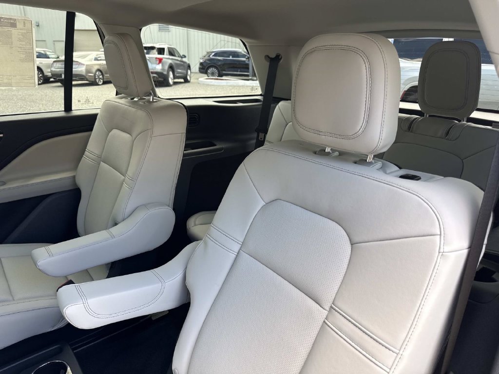 New 2027 Lincoln Aviator 2WD image 14