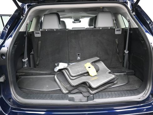 Certified 2024 Toyota Highlander XLE AWD/4WD image 32