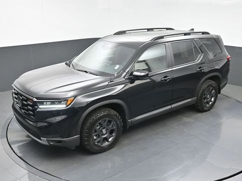 Certified 2025 Honda Pilot TrailSport image 29