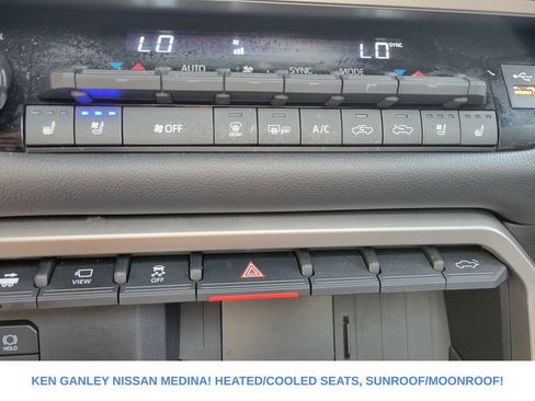 Used 2025 Toyota Tundra Limited AWD/4WD image 30