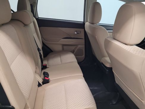 Used 2014 Mitsubishi Outlander SE FWD image 19
