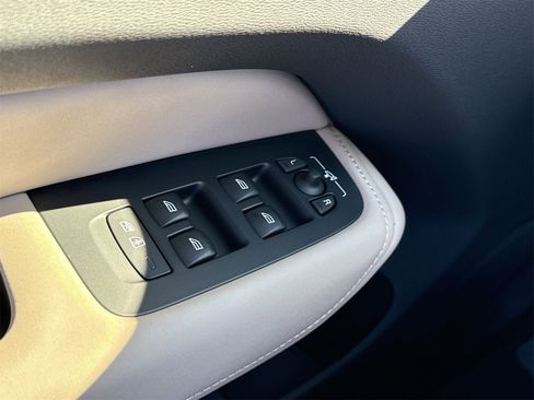 New 2026 Volvo XC60 B5 Core image 17