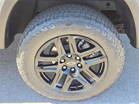 Used 2023 Chevrolet Colorado Trail Boss w/ Advanced Trailering Package image 11