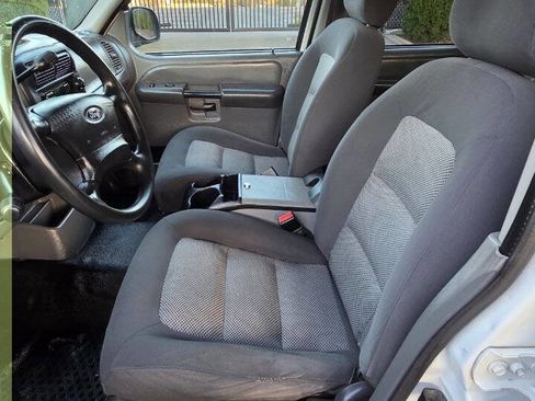 Used 2004 Ford Explorer Sport Trac XLT image 10