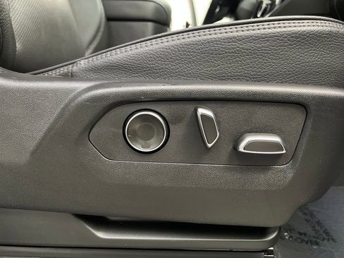 Used 2025 GMC Yukon XL Denali RWD image 24