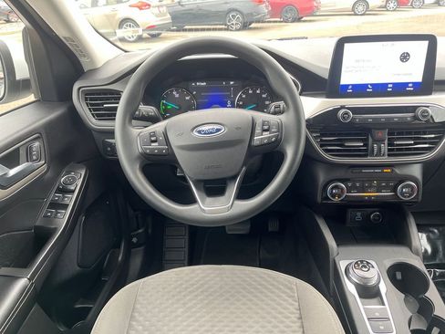 Used 2021 Ford Escape SE image 19