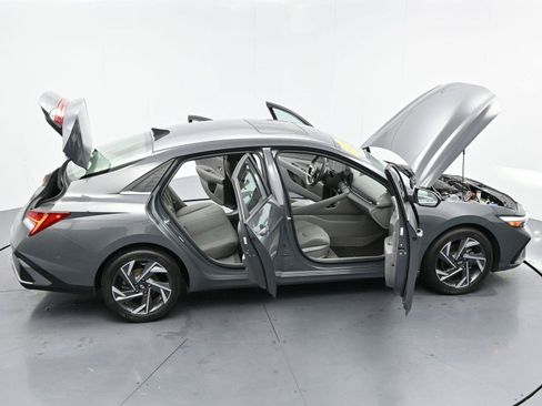 Used 2024 Hyundai Elantra SEL w/ Convenience Package FWD image 42