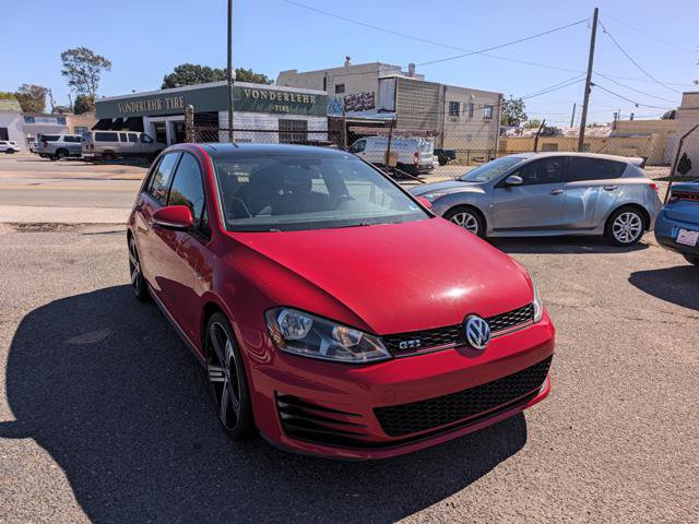 Used 2015 Volkswagen GTI SE FWD image 16