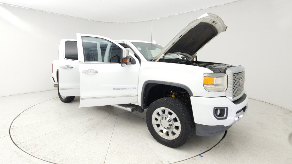 Used 2015 GMC Sierra 2500 Denali w/ Duramax Plus Package AWD/4WD image 9