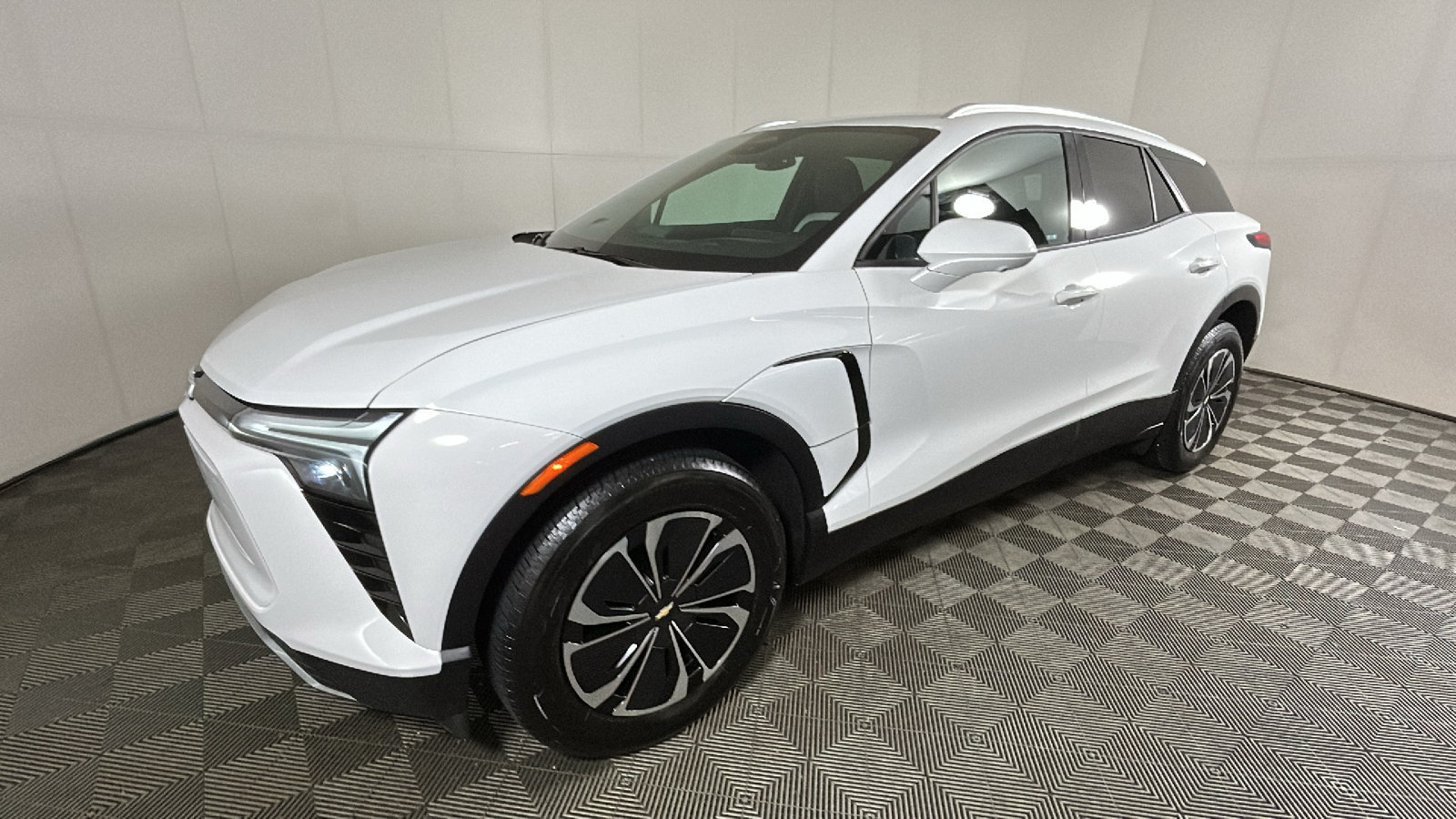 Used 2024 Chevrolet Blazer EV LT AWD/4WD image 8
