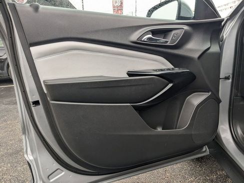 Used 2025 Chevrolet Trax LT w/ LT Convenience Package image 13