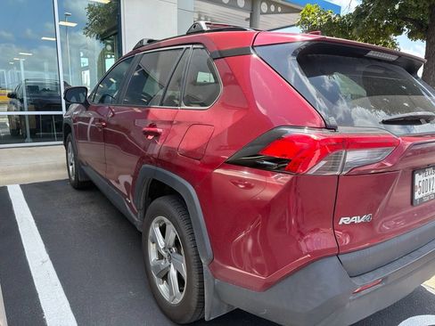 Used 2021 Toyota RAV4 XLE Premium AWD/4WD image 6