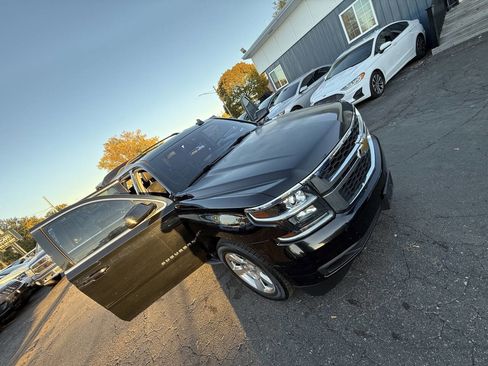 Used 2015 Chevrolet Suburban LT image 8