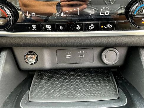Used 2025 Nissan Rogue SV AWD/4WD image 17