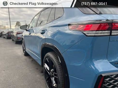 New 2026 Volkswagen Tiguan SE R-Line FWD image 8