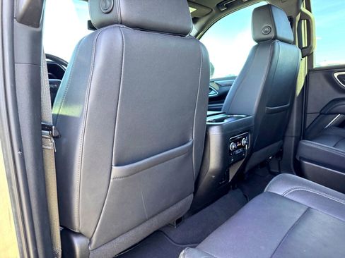 Used 2022 Chevrolet Tahoe Z71 w/ Luxury Package image 21