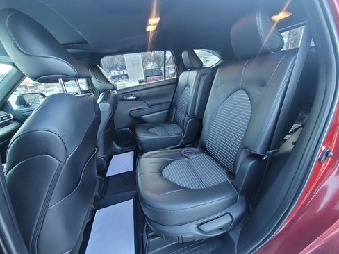 Used 2023 Toyota Highlander AWD image 14
