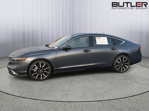 Used 2023 Honda Accord Touring image 3