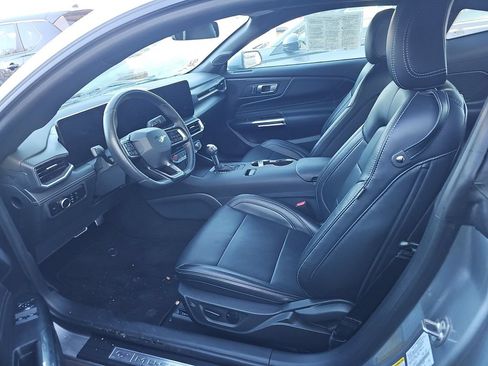 Used 2025 Ford Mustang Premium RWD image 10