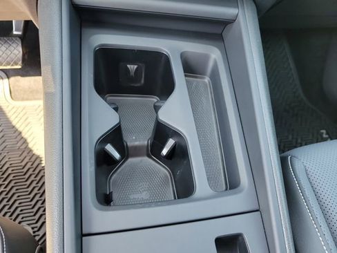 Used 2025 Volkswagen Tiguan SE FWD image 29