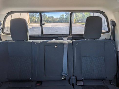 Used 2017 Nissan Titan SV RWD image 10