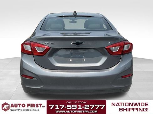 Used 2018 Chevrolet Cruze LT w/ Convenience Package FWD image 3