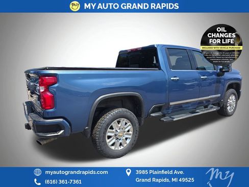 Used 2024 Chevrolet Silverado 3500 High Country w/ Technology Package AWD/4WD image 4