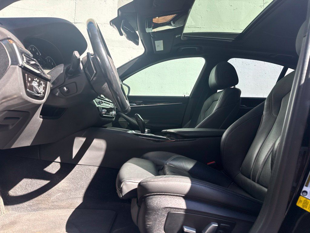 Used 2018 BMW 540i RWD image 10