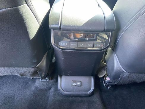 Used 2023 Toyota Highlander XLE FWD image 20
