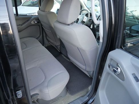 Used 2017 Nissan Frontier SV image 21