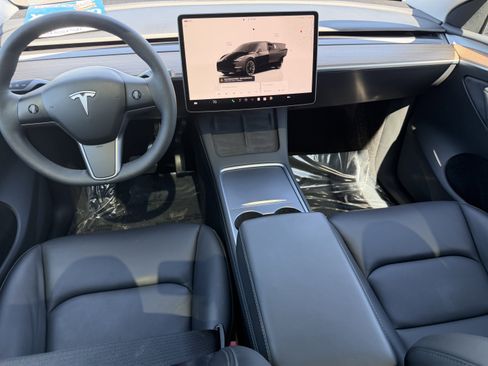 Used 2023 Tesla Model Y Long Range image 15