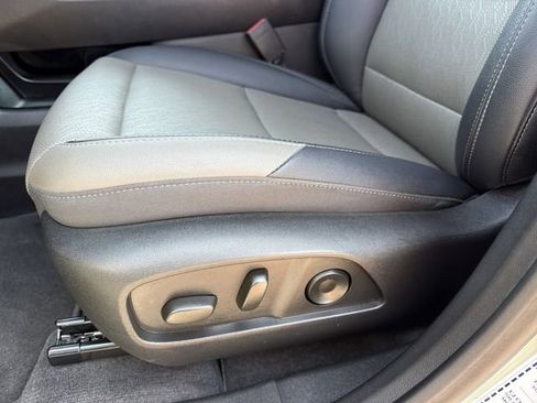 Used 2025 Chevrolet Equinox LT w/ Convenience Package II image 39